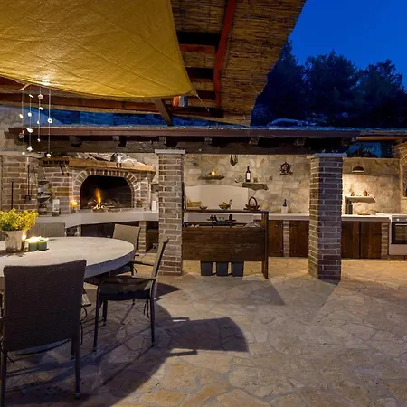 The Old Captain's House * Milna (Brac)