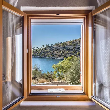 The Old Captain's House * Milna (Brac)